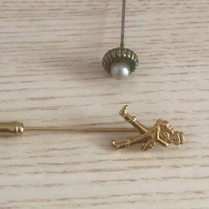 2 retro pins- gold musician and pearl flower